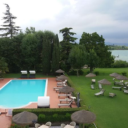 Yachting Hotel Mistral Sirmione Exterior photo