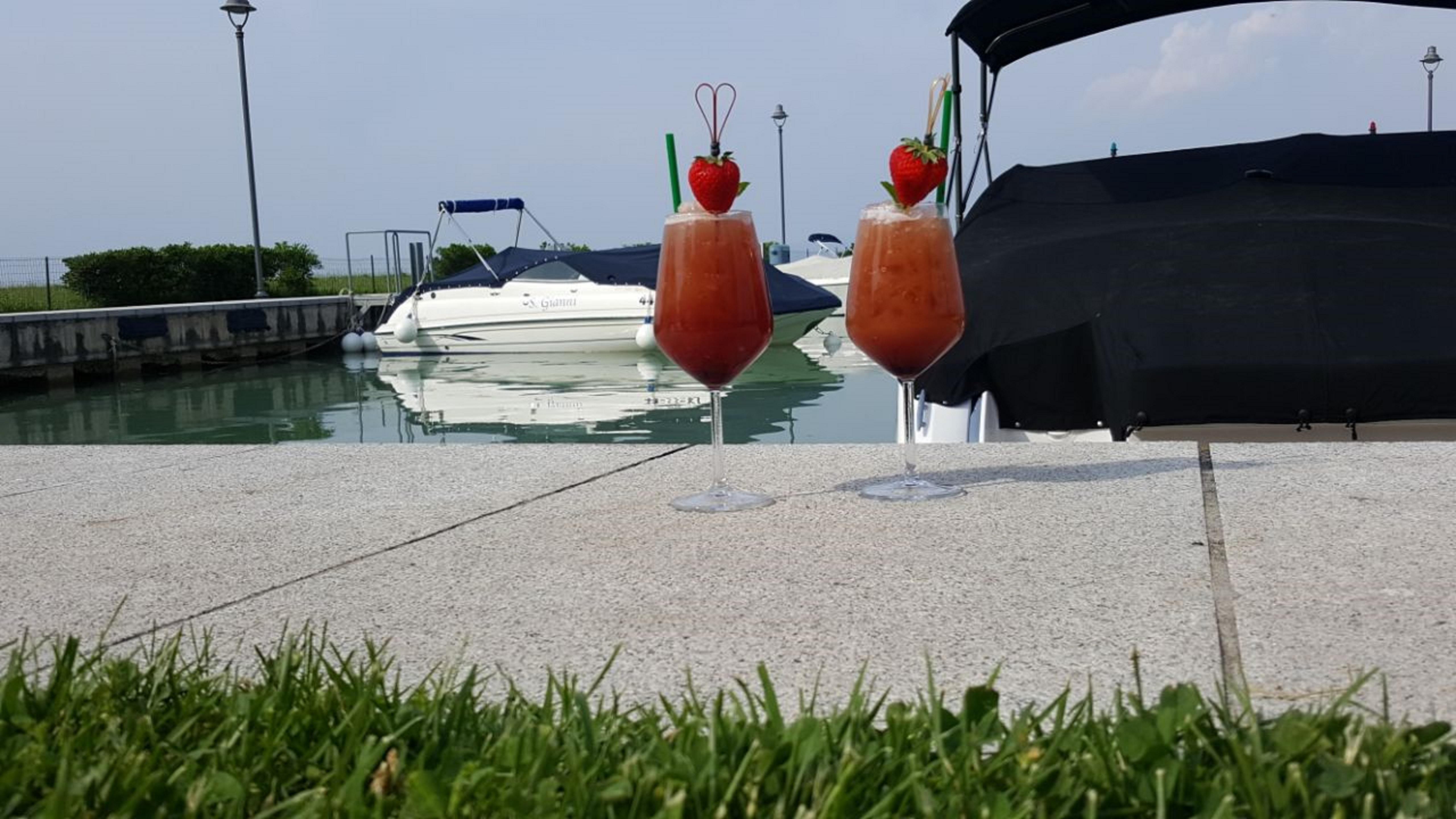 Yachting Hotel Mistral Sirmione Exterior photo