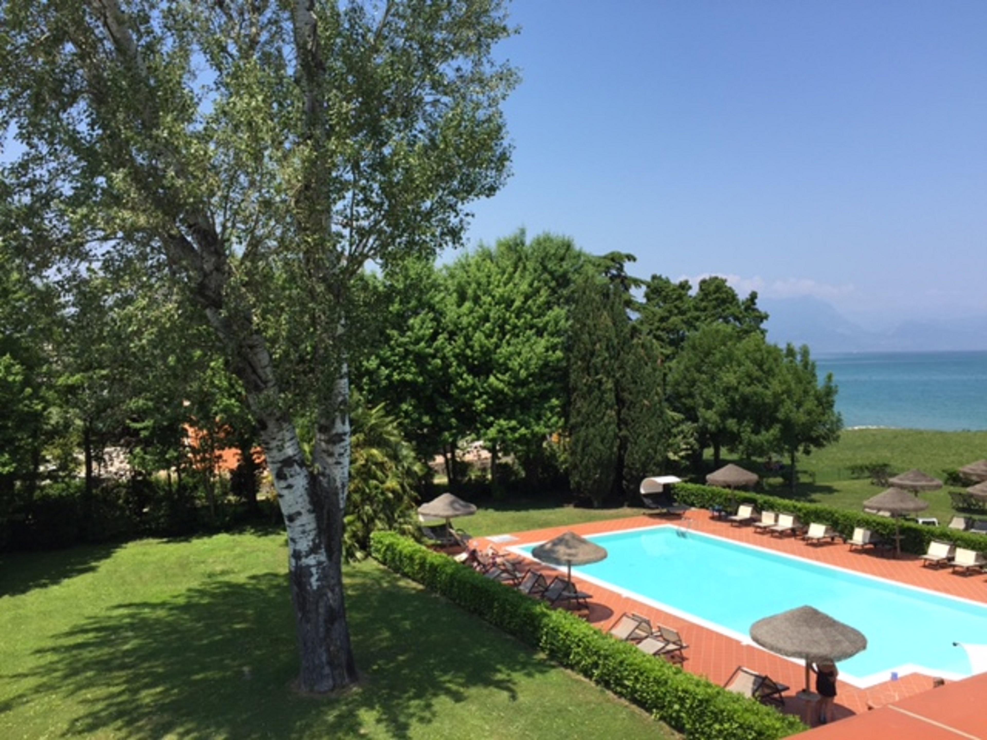 Yachting Hotel Mistral Sirmione Exterior photo