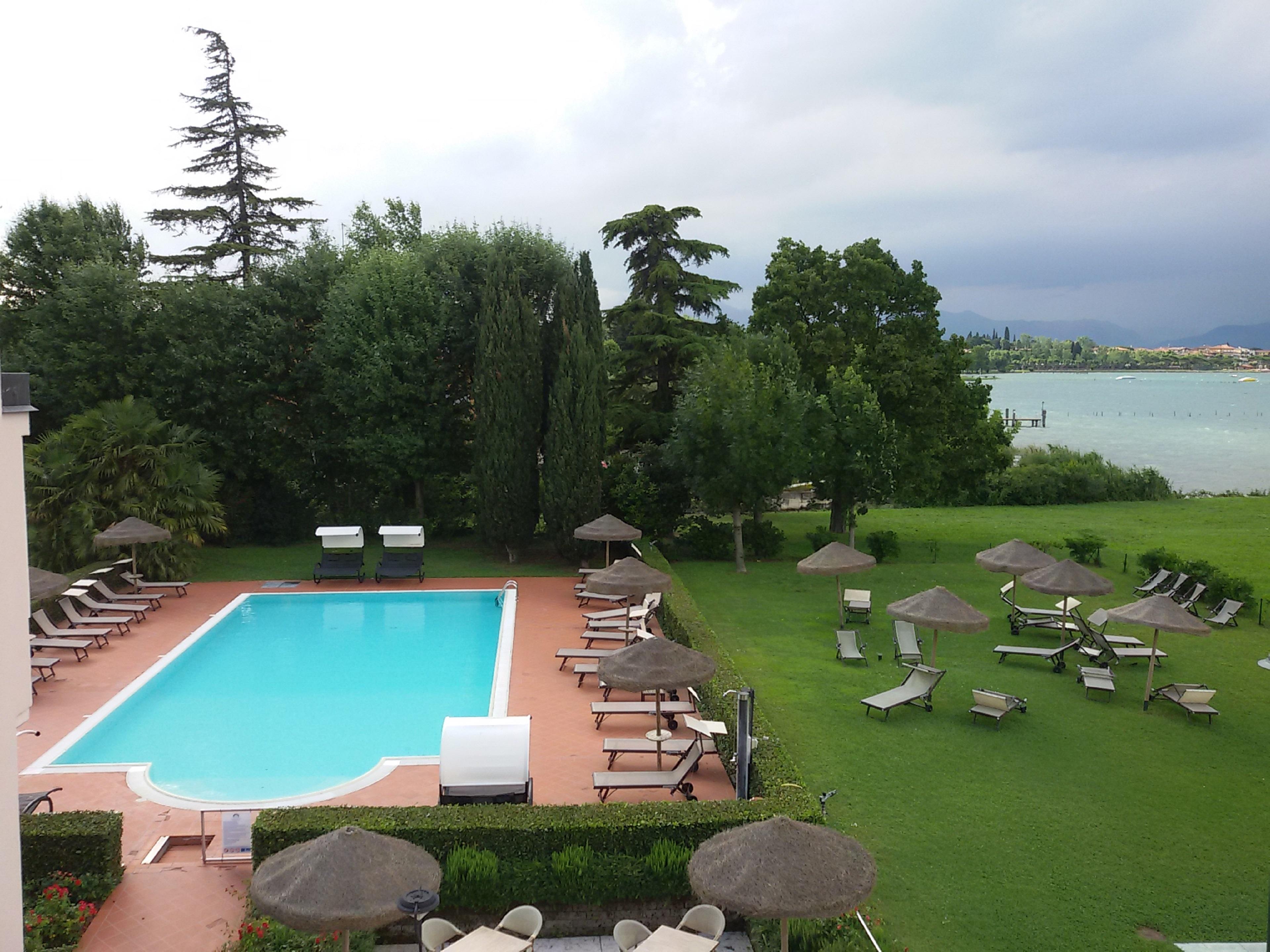 Yachting Hotel Mistral Sirmione Exterior photo