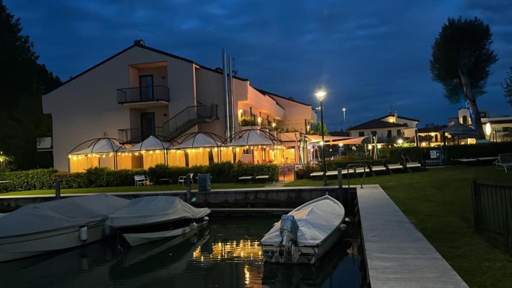 Yachting Hotel Mistral Sirmione Exterior photo