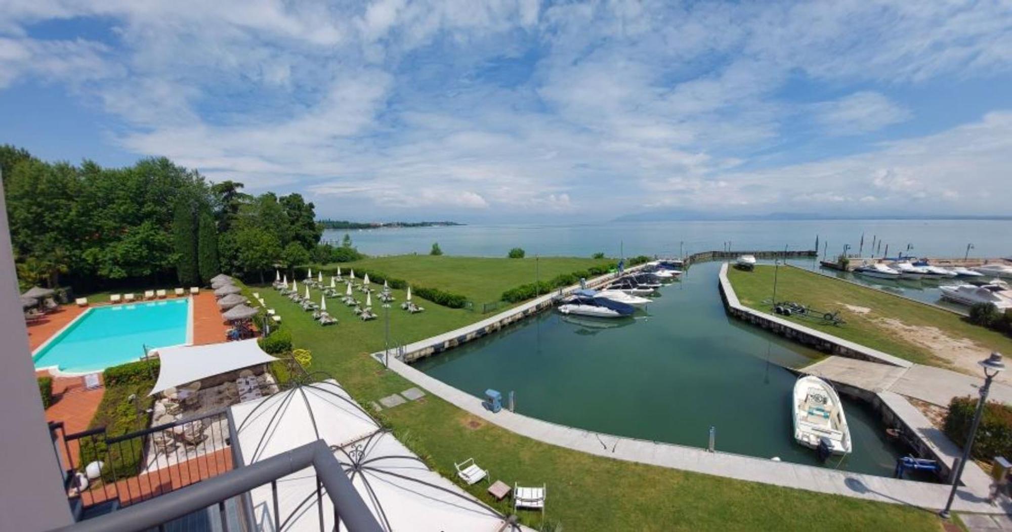 Yachting Hotel Mistral Sirmione Exterior photo