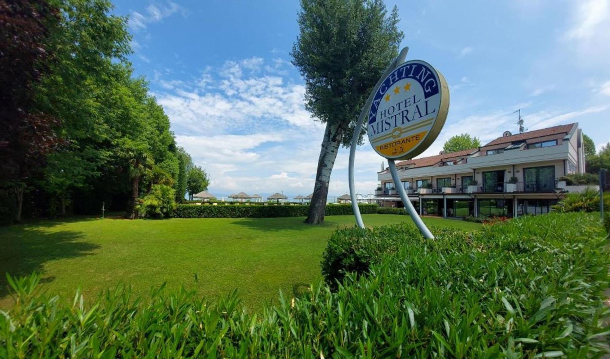 Yachting Hotel Mistral Sirmione Exterior photo