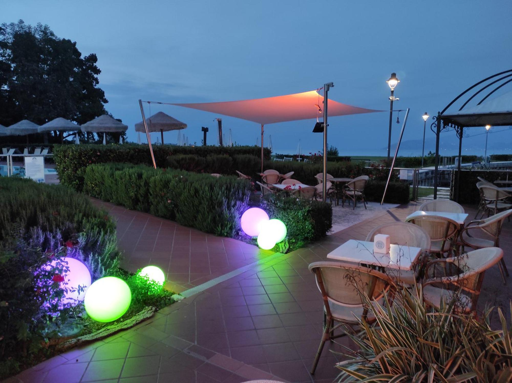 Yachting Hotel Mistral Sirmione Exterior photo